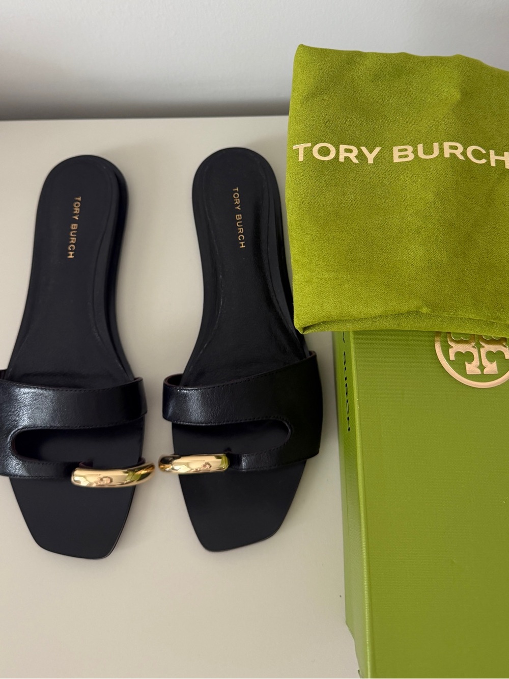 Tory Burch
Pierced Leather Toe Ring Flat Sandals